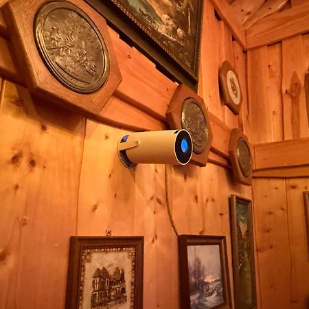 Dragon House In The Tree! Jacuzzi, Sauna ,Cinema,Heated Lici  Buitenkant foto